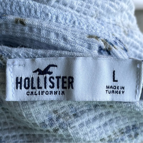 •Hollister• Floral V-Neck Soft Knit Top - Size Large - Picture 2 of 8